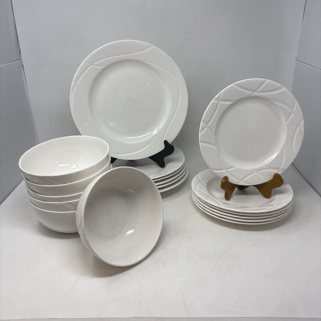 18pc White Vibe Dinnerware Set