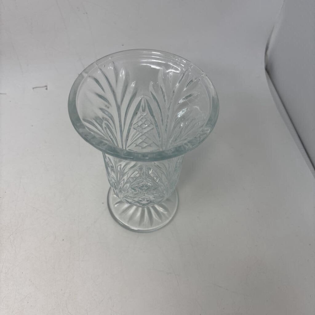 Pedestal Cut Crystal Vase 7in