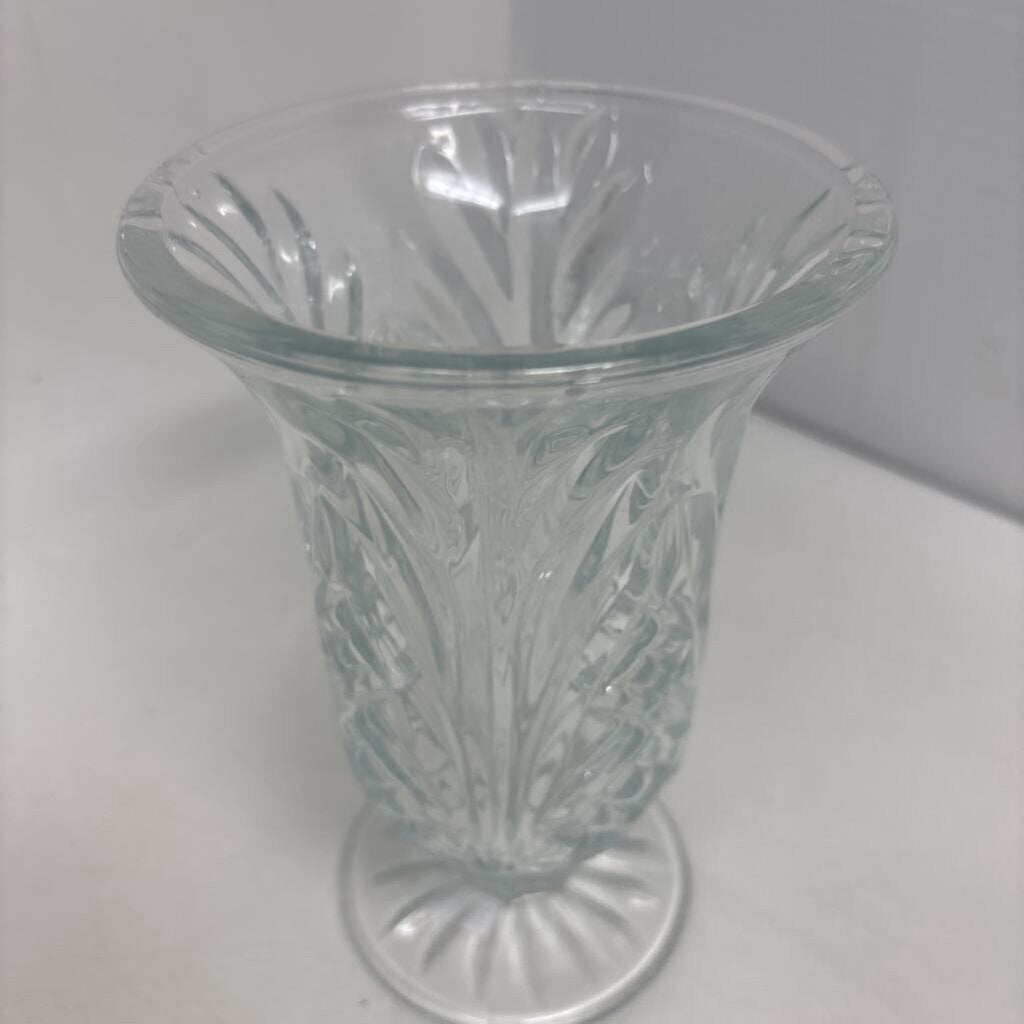 Pedestal Cut Crystal Vase 7in