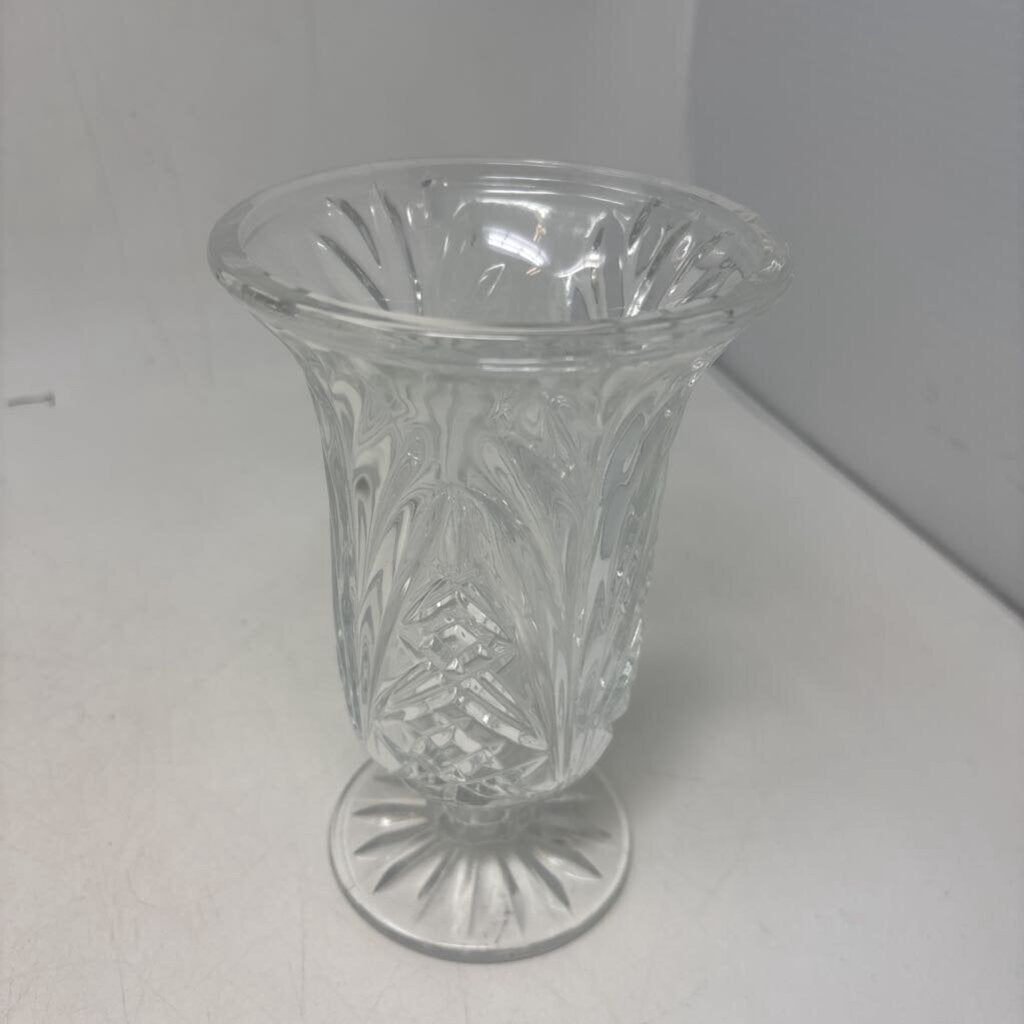 Pedestal Cut Crystal Vase 7in