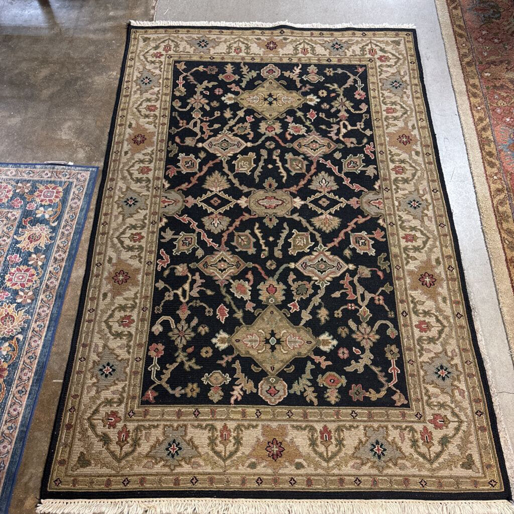 Fringed 4 X 6 Area Rug w/Pad