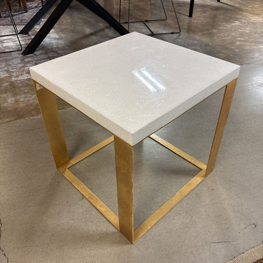 Cottage & Bungalow Side Table 22 X 22 X 22