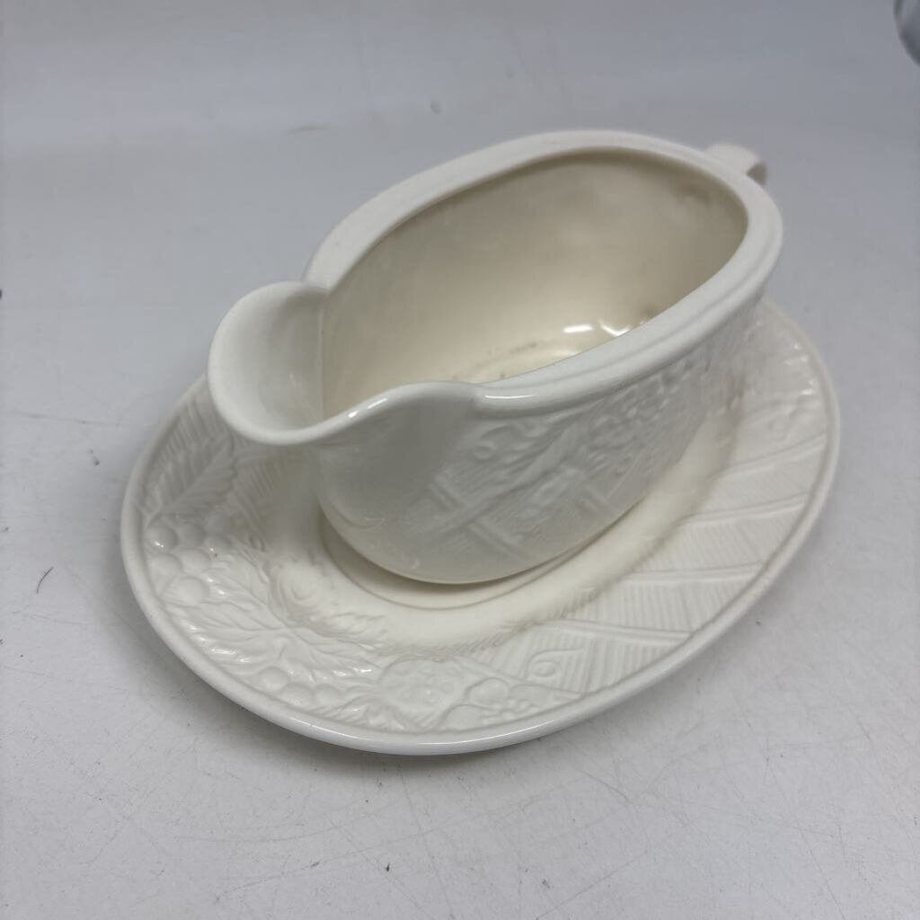 English Countryside Gravy Boat with Stand
