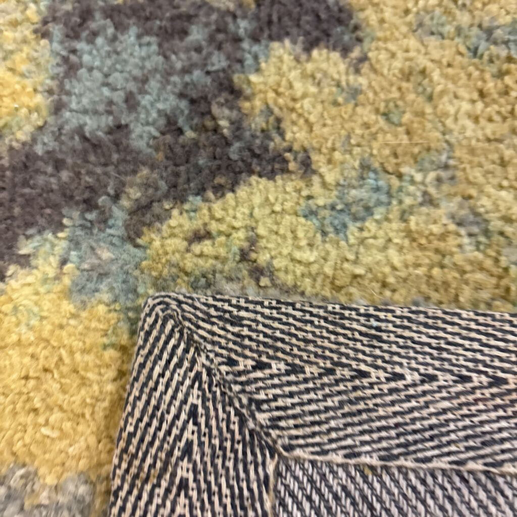 Signature Design Woven Rug 8 X 10