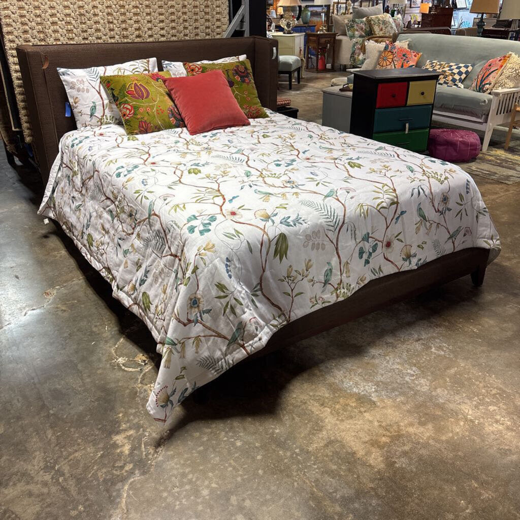 Queen Presido Platform Bed (RT $2800)