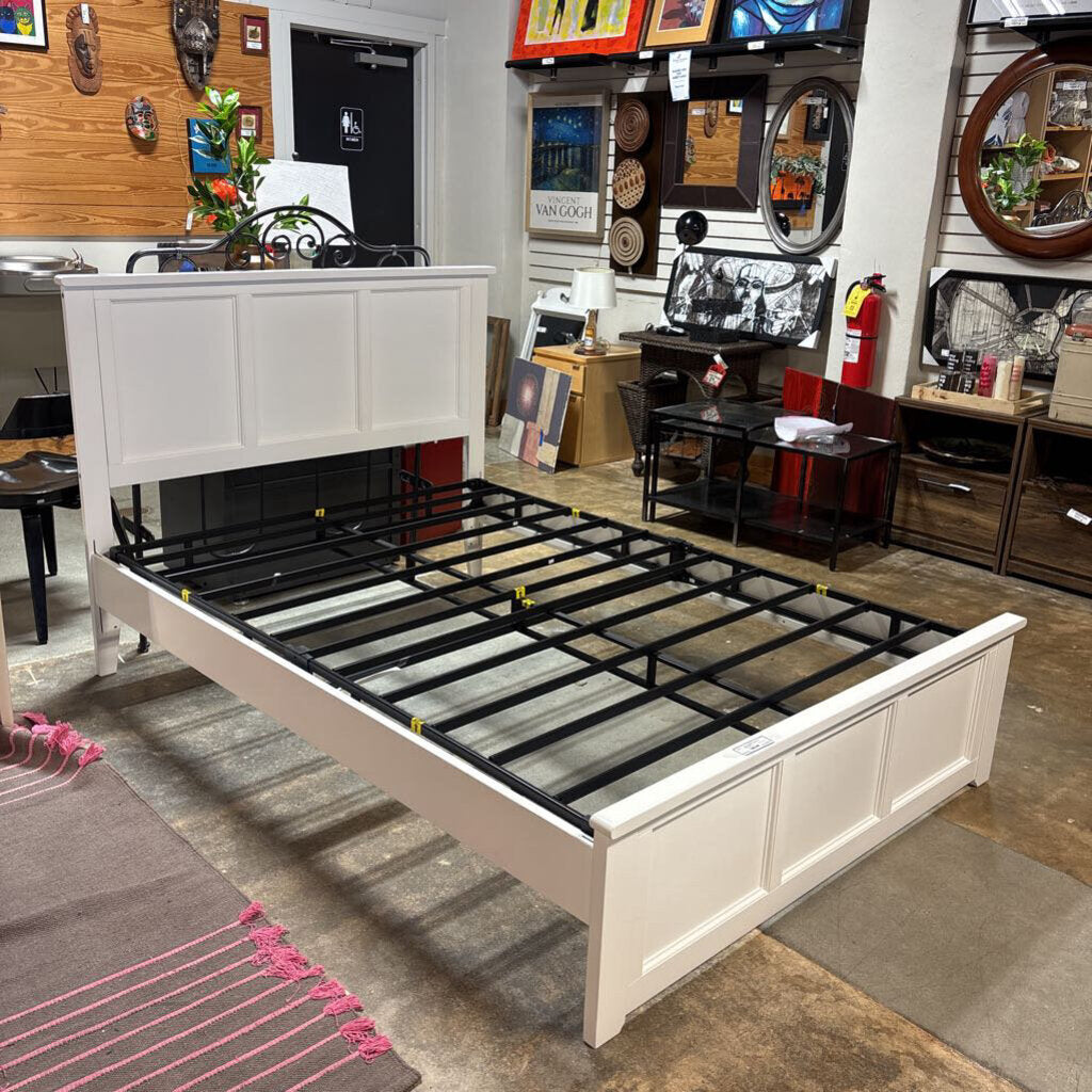 Full White Panelled & Slats Bed