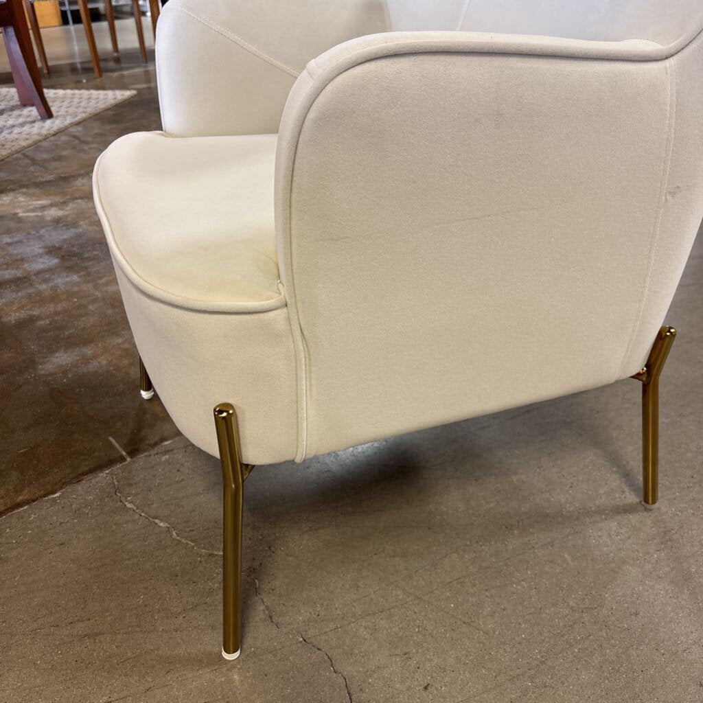 Wide Velvet Contemporary Chair