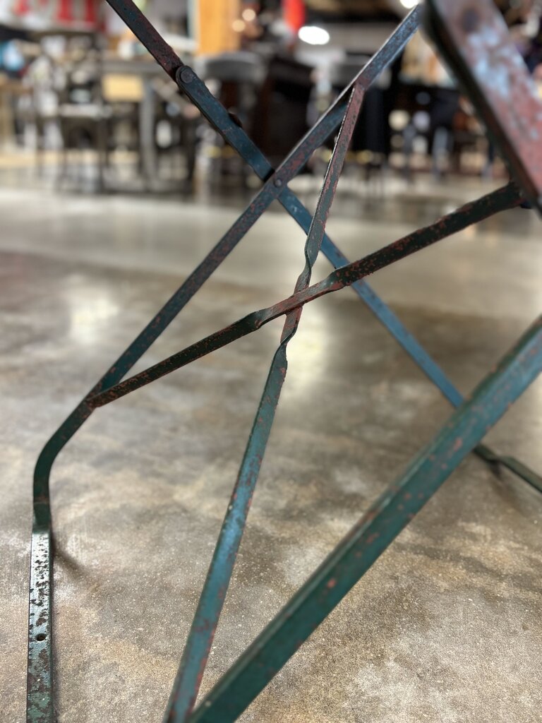 Overton Round Metal Folding Table 29.5"R