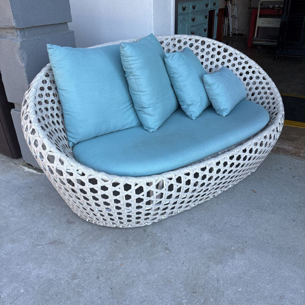 Mason Loveseat & 4 Pillows