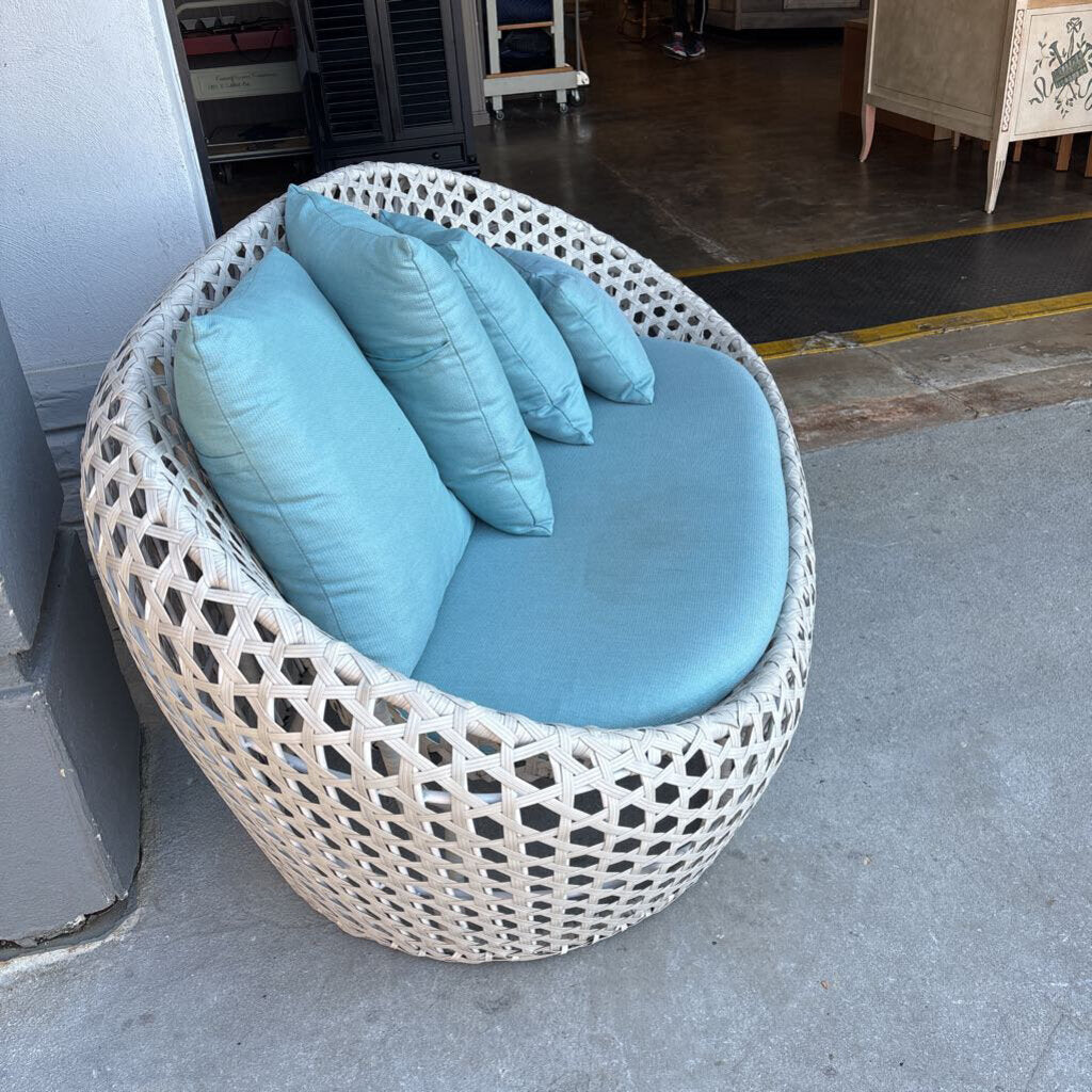 Mason Loveseat & 4 Pillows