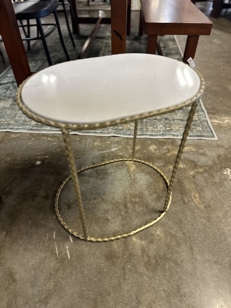 Oval Med Marble Gold Twist Accent