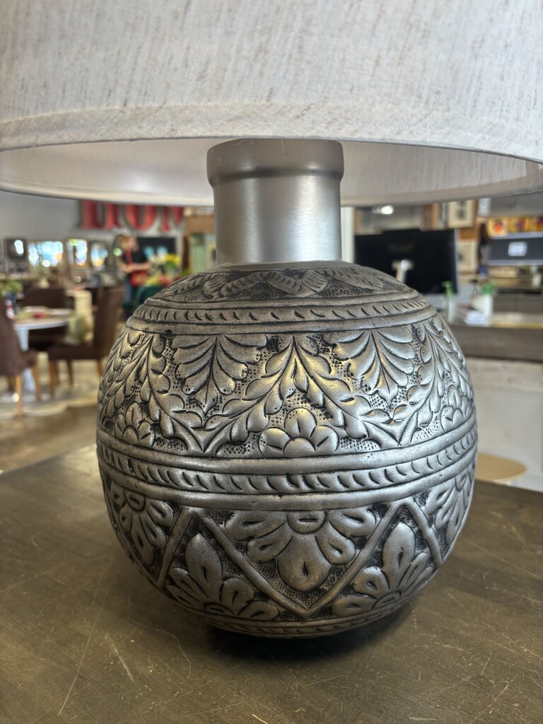 Metal Urn Base Lamp
