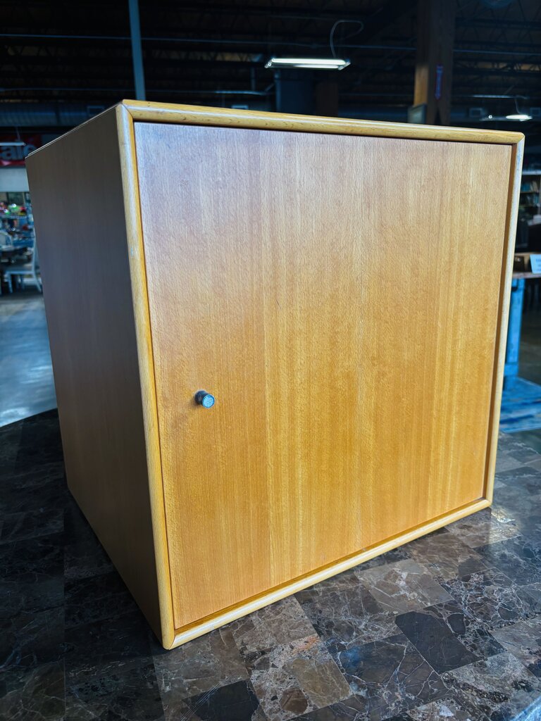 Storage Cube Montana by Peter Lassen 18.5 X 15 X 18.5