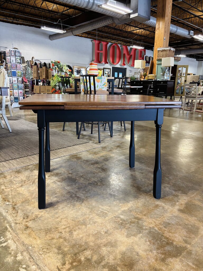 Dining Table w/2 Pull Out Leaves 40 X 28