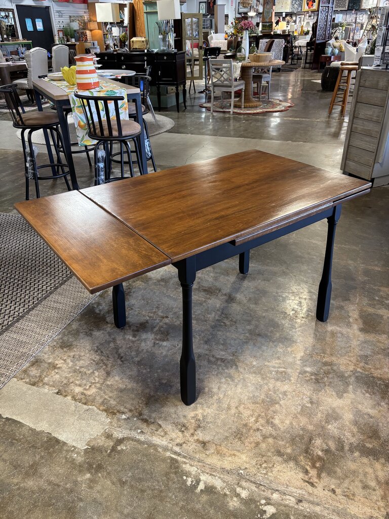 Dining Table w/2 Pull Out Leaves 40 X 28