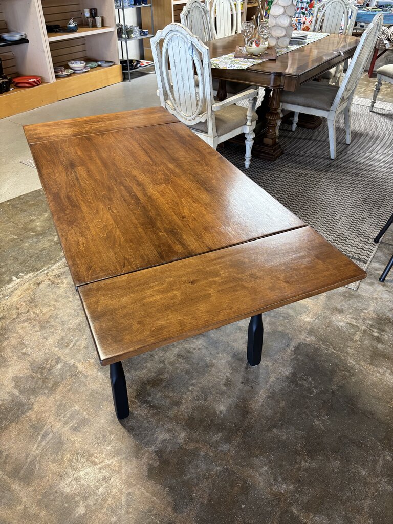 Dining Table w/2 Pull Out Leaves 40 X 28