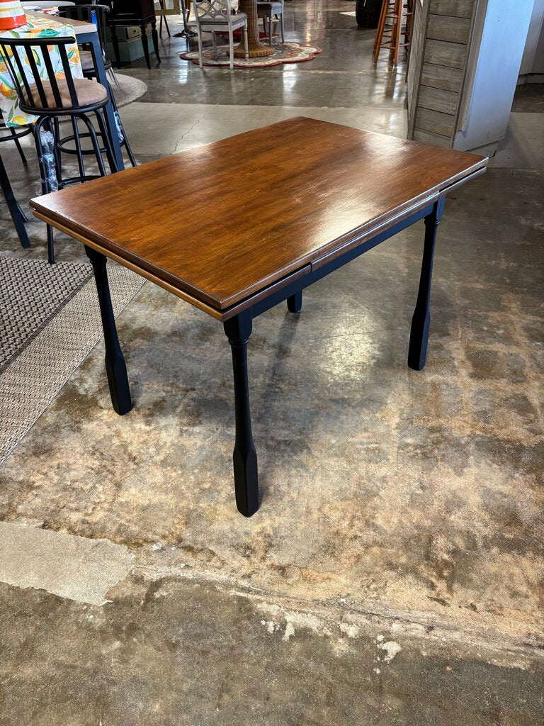 Dining Table w/2 Pull Out Leaves 40 X 28