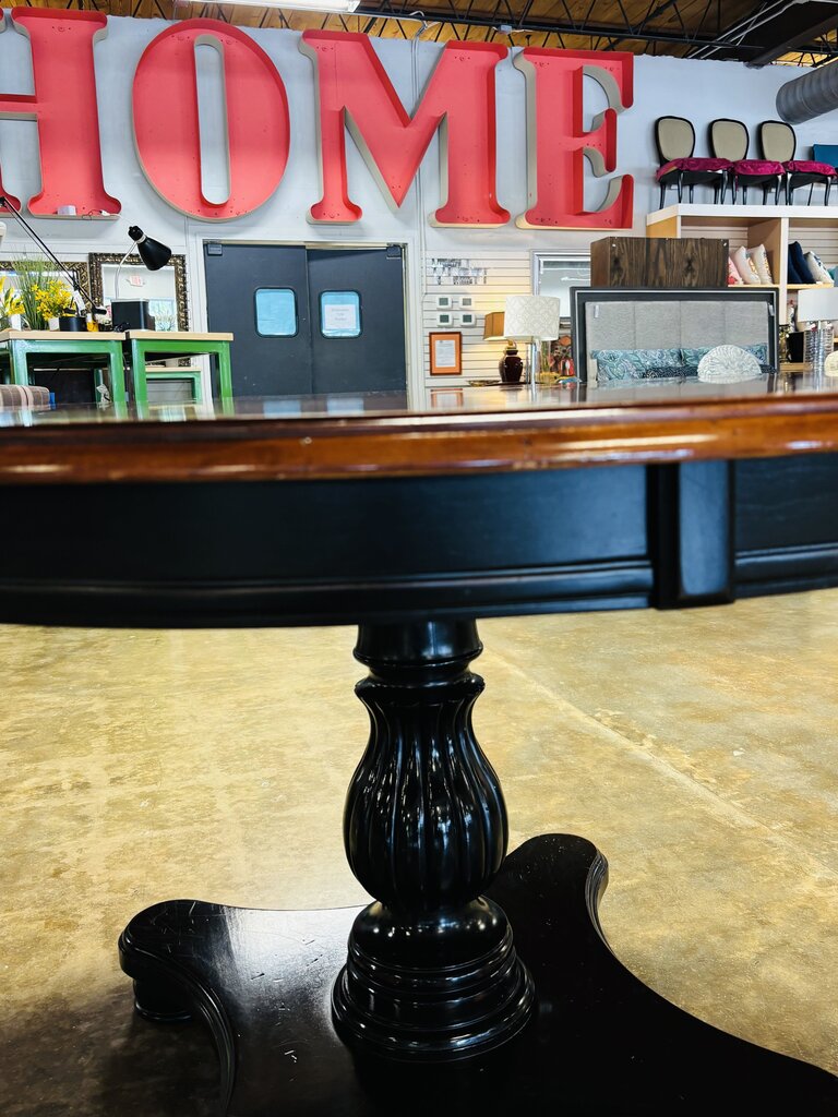 Solid Round Pedestal Table + 18" Leaf