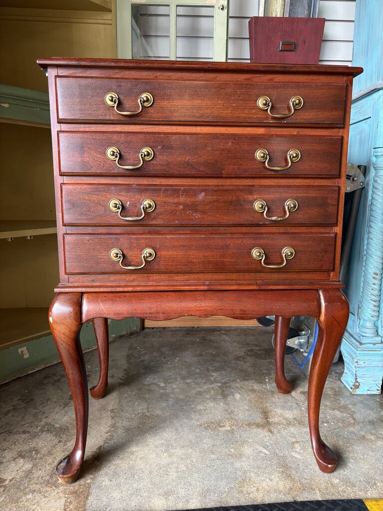 Vintage 4 Drawer Chest 24.5 X 15.5 X 33,5