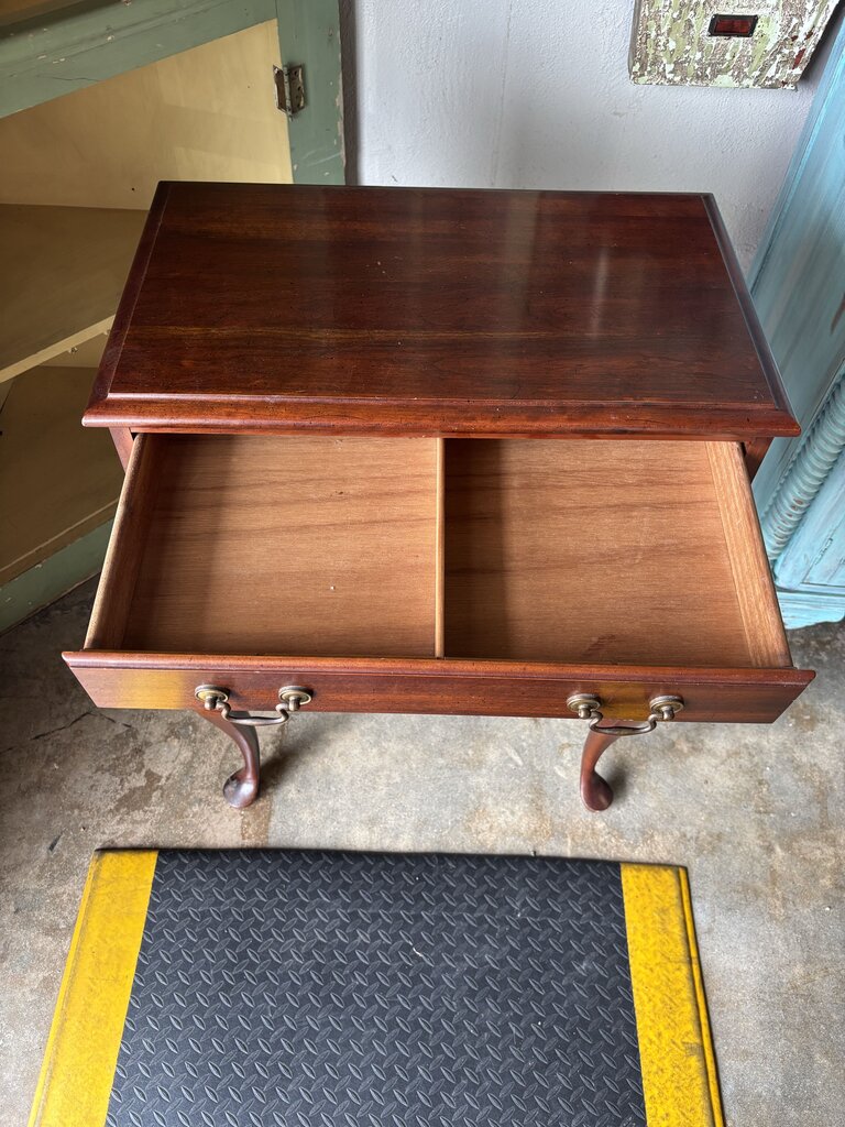 Vintage 4 Drawer Chest 24.5 X 15.5 X 33,5