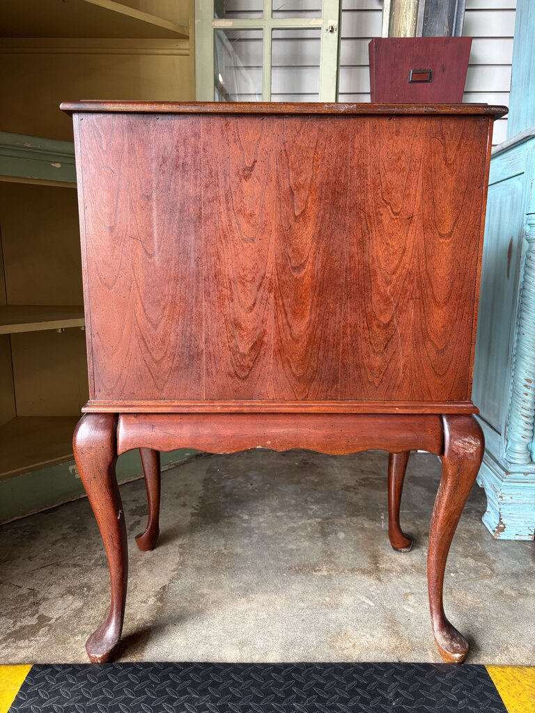 Vintage 4 Drawer Chest 24.5 X 15.5 X 33,5