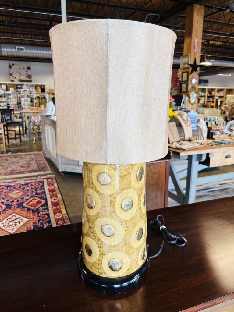 Circular Pattern Ceramic Base Lamp