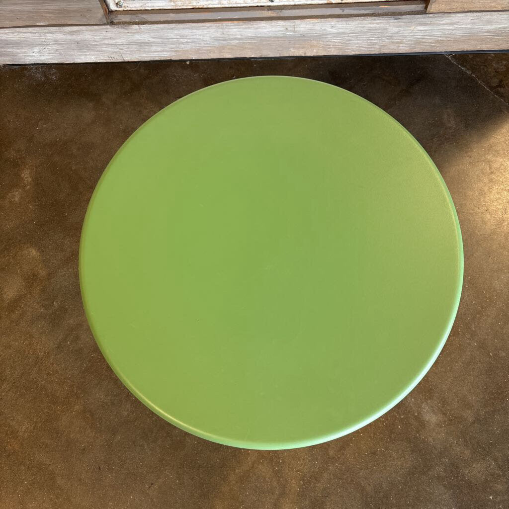 Small Metal Patio Table 19.5"R 17.75"H