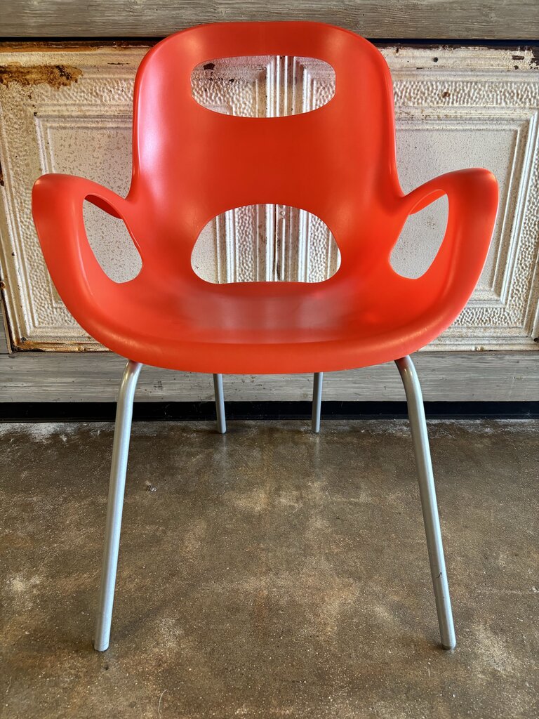 Umbra Oh Chair by Karim Rashid