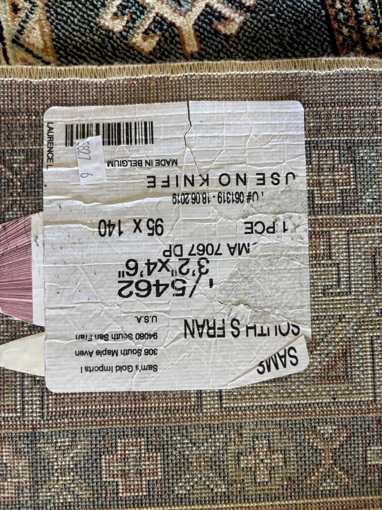 Oriental Woven Area Rug 3'2" X 4'6"