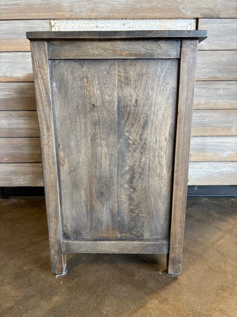 Nightstand 21 X 16 X 26.5