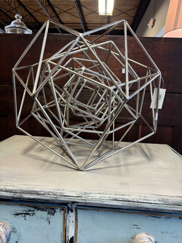 Complex Interwoven Geometric Wire Design