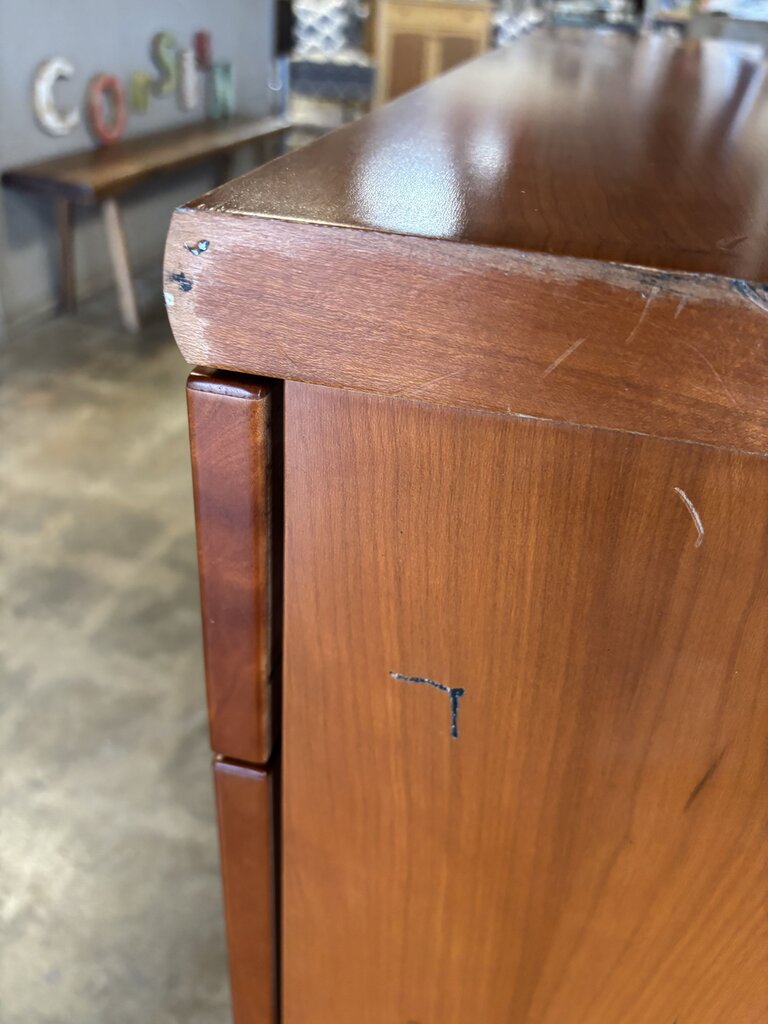 Heavy 8 Drawer Dresser 63 X 21.75 X 36.5