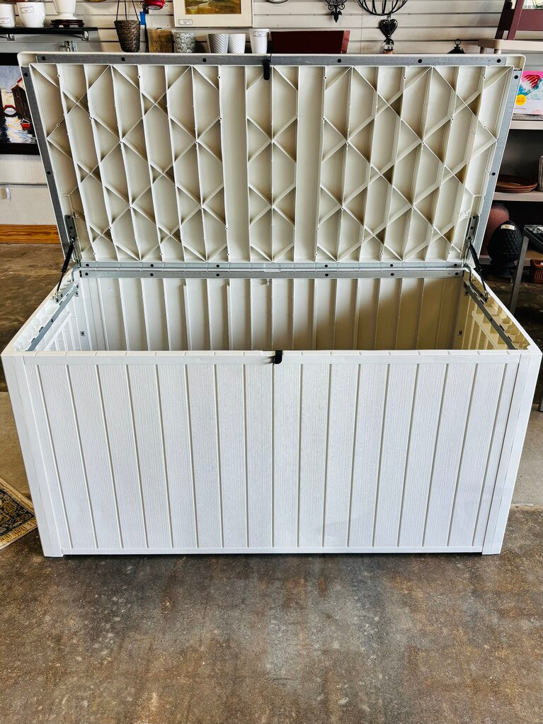 KETER 170 Gallon Lockable Outdoor Box