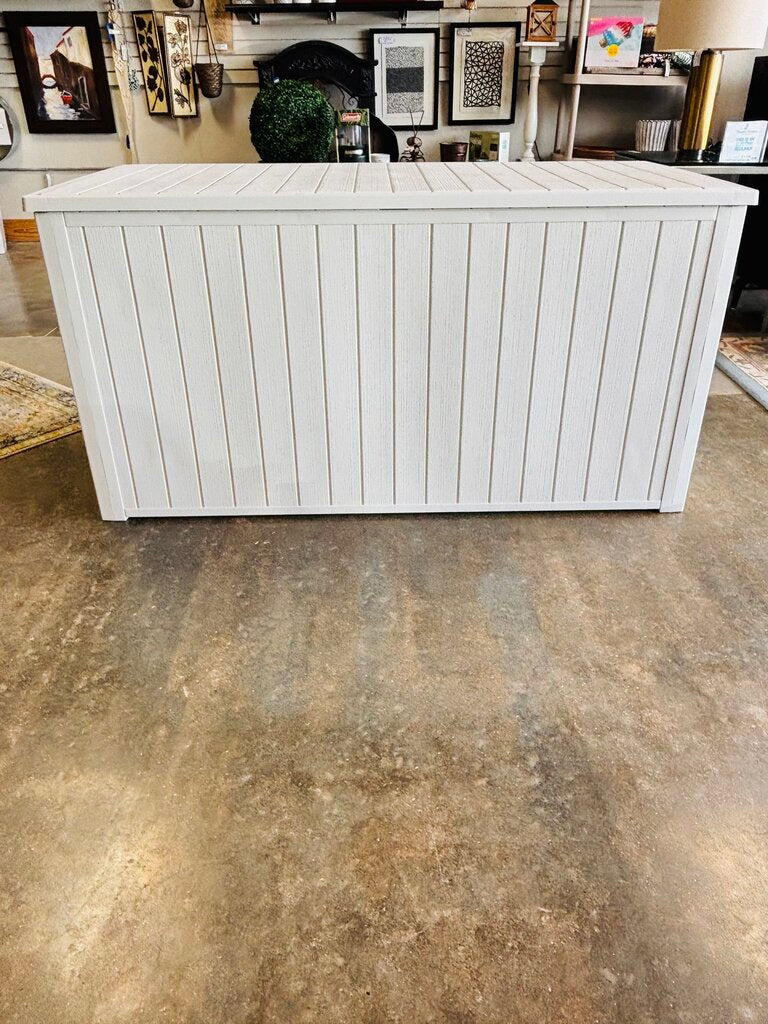 KETER 170 Gallon Lockable Outdoor Box
