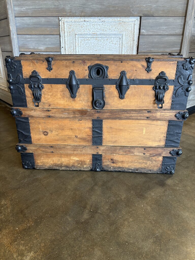 Vintage Wood/Metal Storage Trunk 32.5 X 20 X 22.5