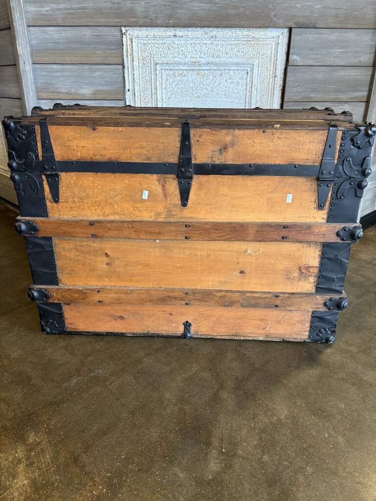 Vintage Wood/Metal Storage Trunk 32.5 X 20 X 22.5