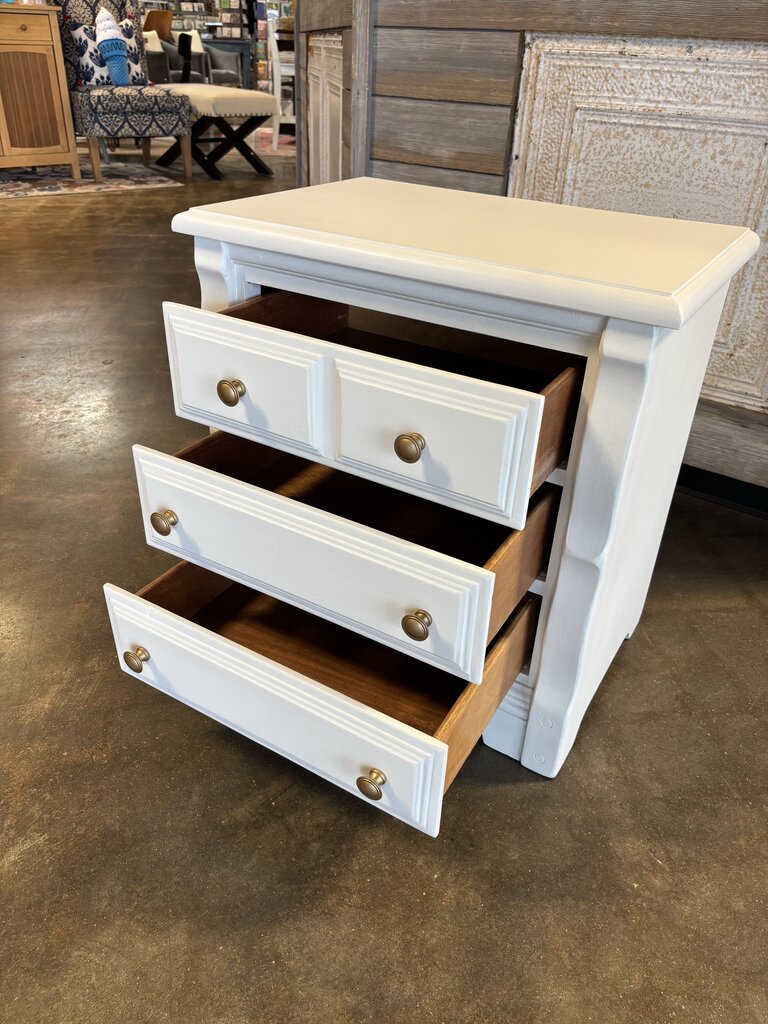 3 Drawer Nightstand 24 X 16 X 26.5