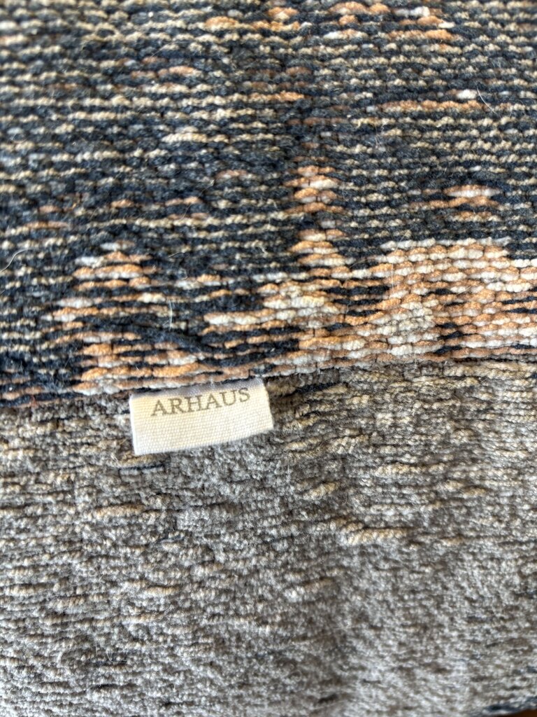 Distressed Jacquard Pattern Pouf