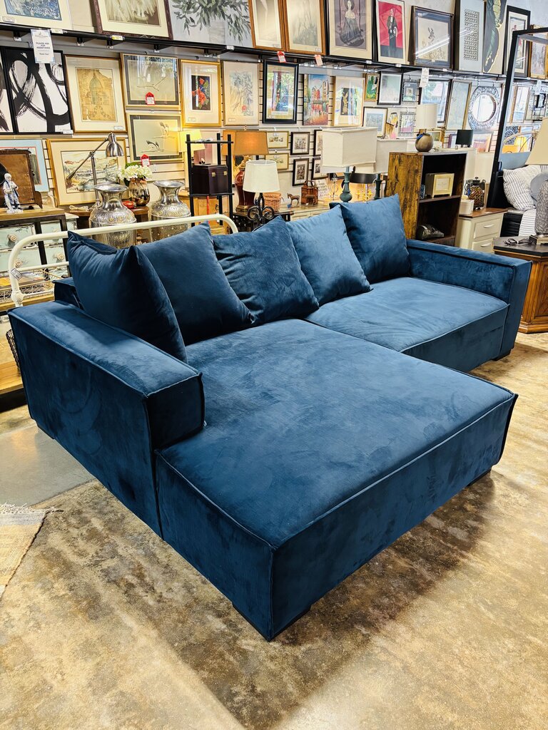 Velvet Sectional Sofa w/Five Accent Pillows