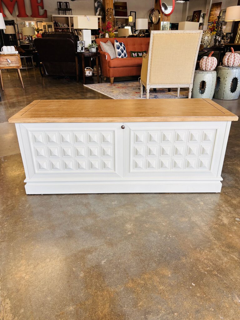 Painted Lane Cedar Trunk 47.25 X 198 x 19.25