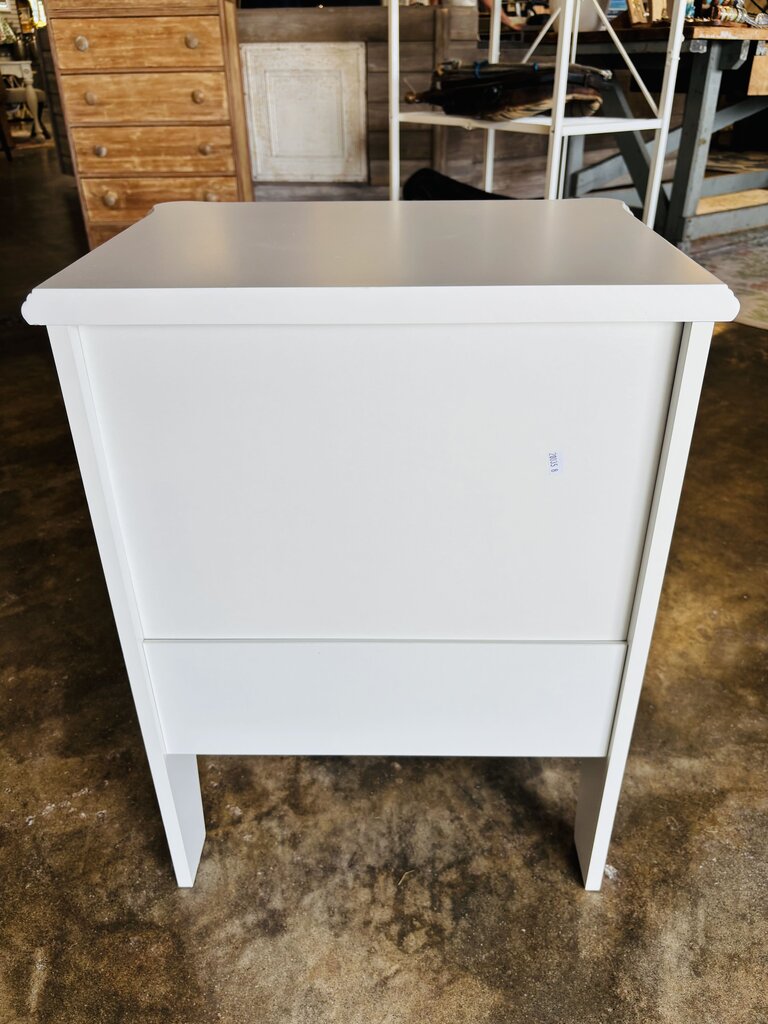 2 Drawer Nightstand 23 x 16 x 25.5