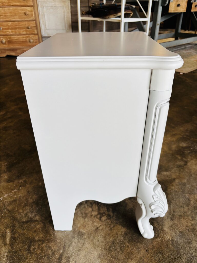 2 Drawer Nightstand 23 x 16 x 25.5
