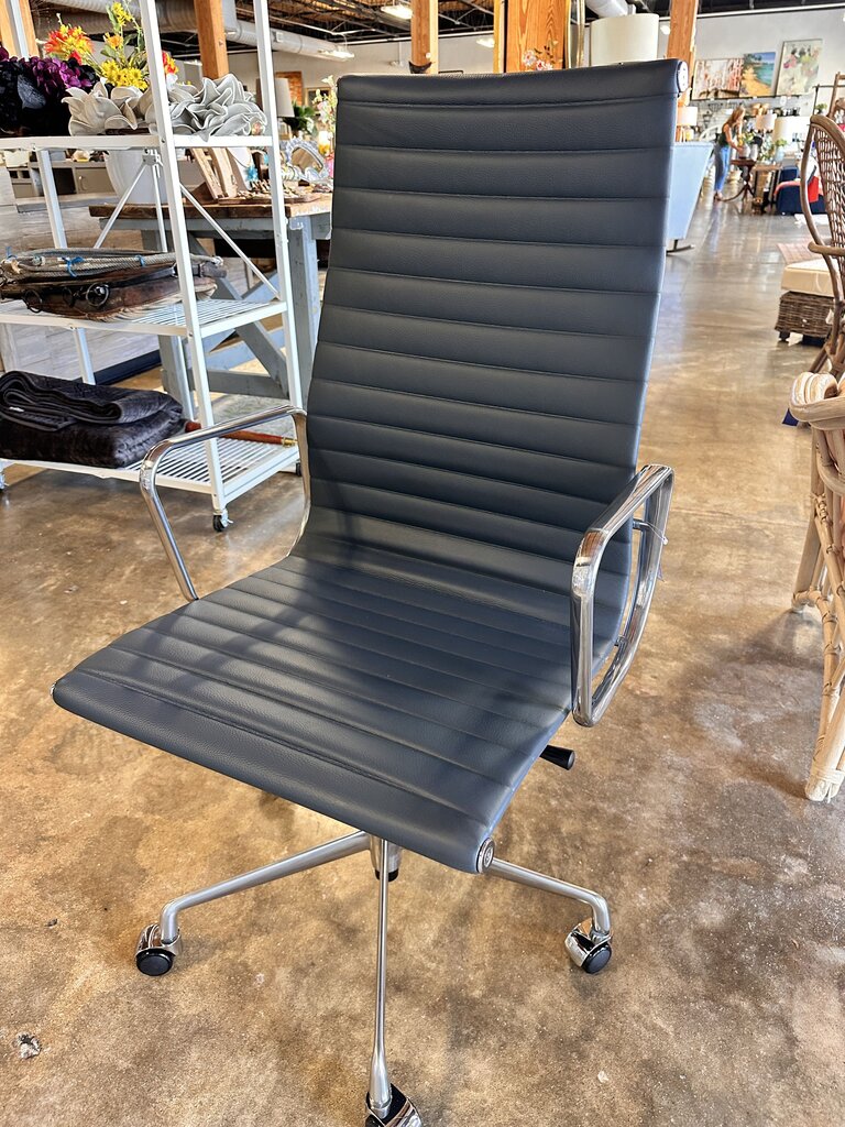 Rolling New Black Vinyl Office Chair