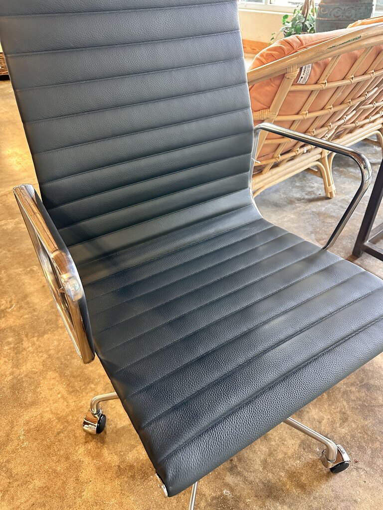 Rolling New Black Vinyl Office Chair