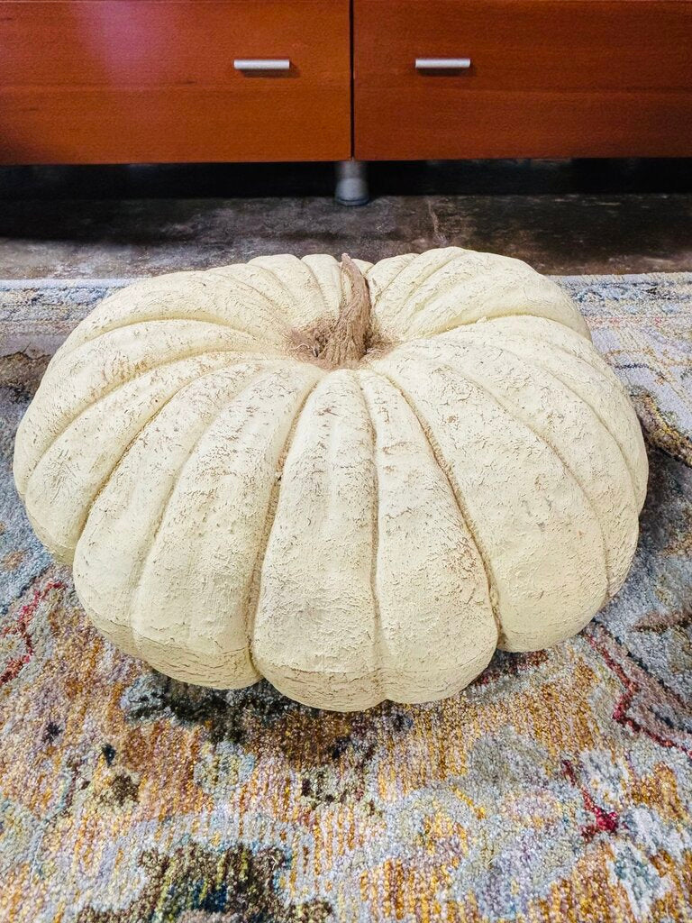 Large Vanilla Resting Pumpkin