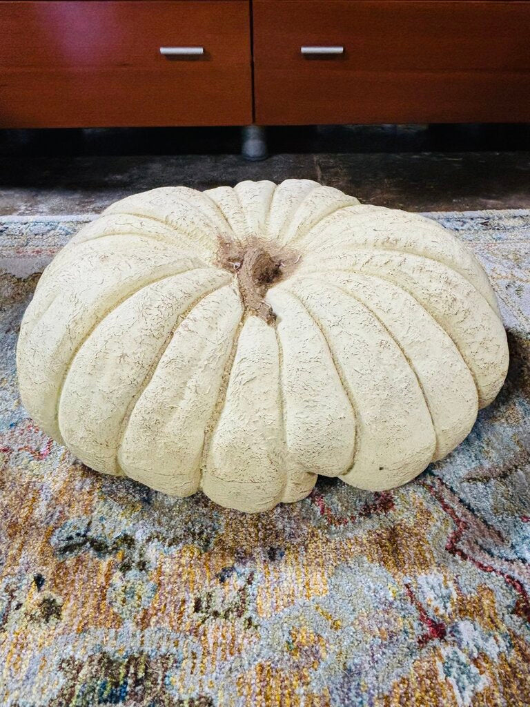 Large Vanilla Resting Pumpkin