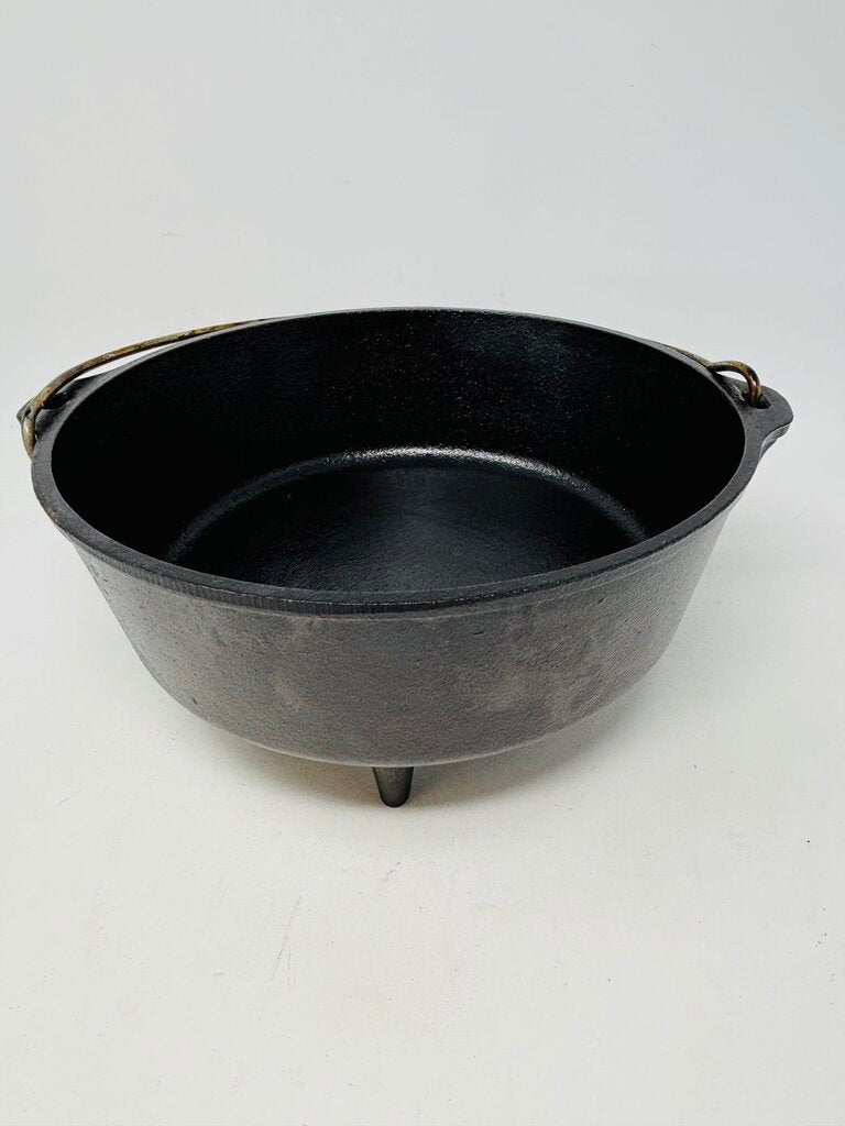 Cast Iron 10 inch Dutch Oven
