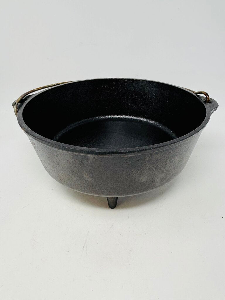 Cast Iron 10 inch Dutch Oven