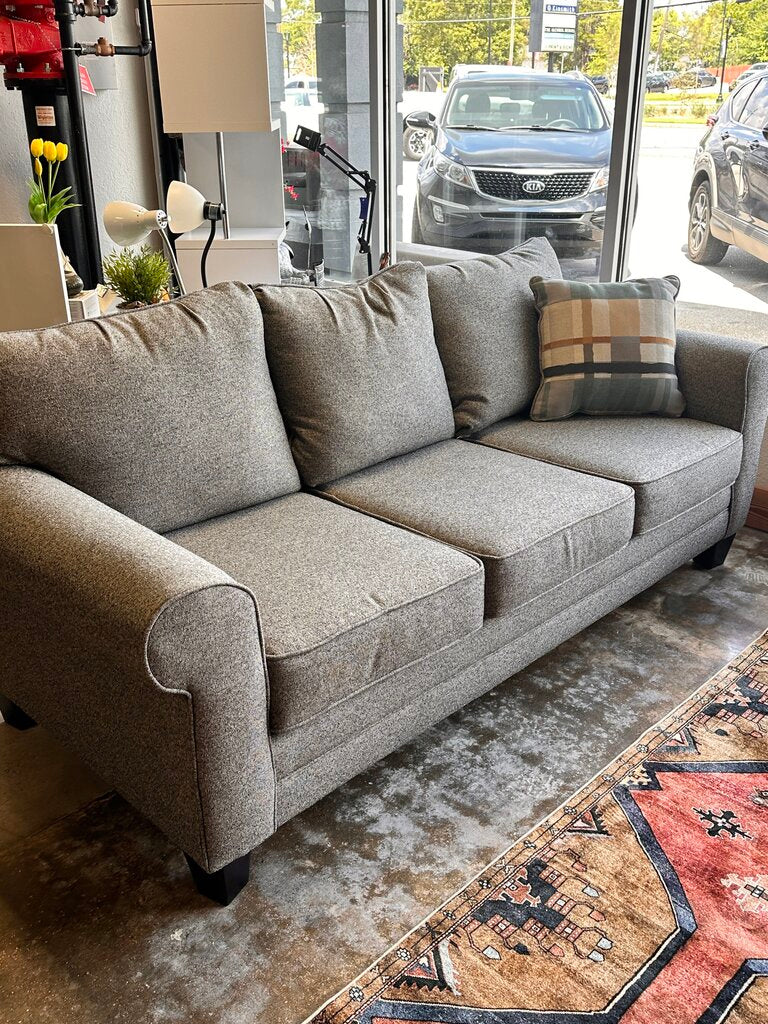 Sofa with 2 Accent Pillows 7 Foot