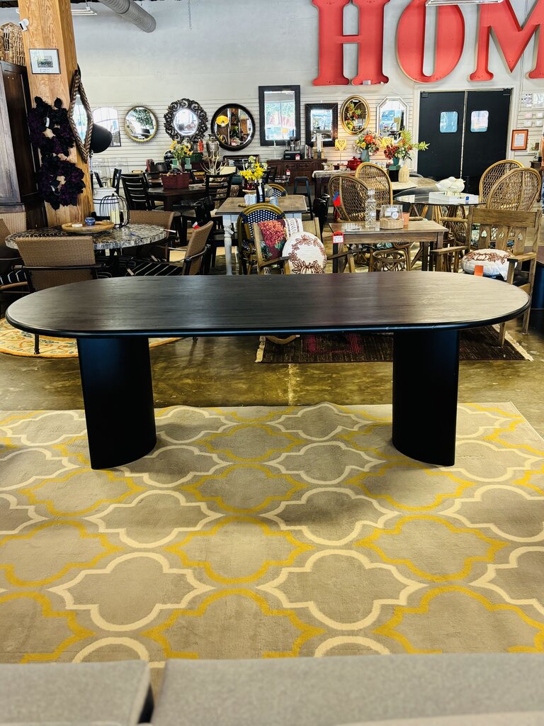 Rowanbeck Dining Table